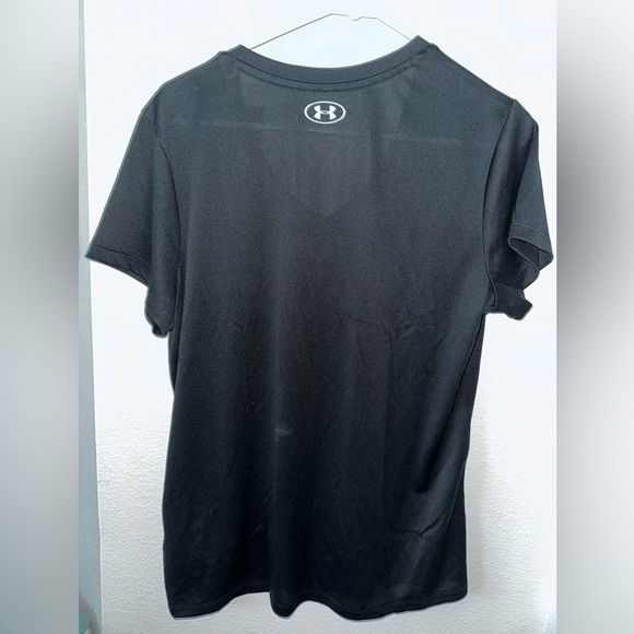 Under Armor Women’s Black Short Sleeve V-neck Tee NWT - Picture 2 of 5